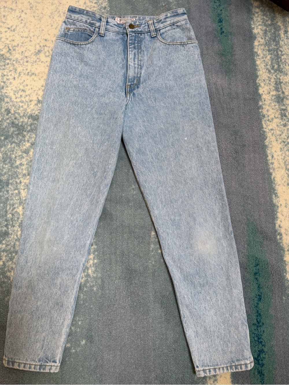 Vintage Guess Jeans, size 29, style 1015, Light Blue Wash/ Ankle Zippers - Picture 13 of 16